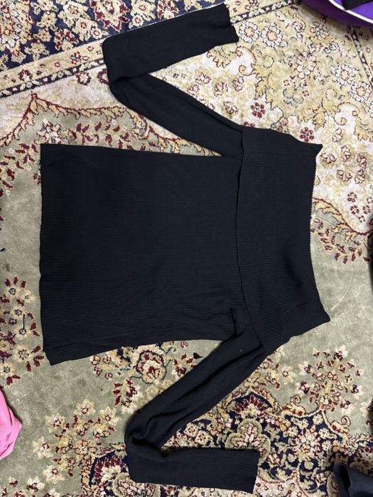 Кофта с открытыми плечами