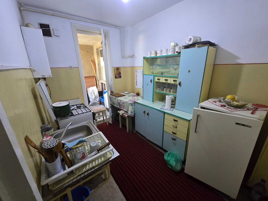 Apartament 2 camere, etaj 2, strada Brânduşei, Tg. Jiu, 69000 euro (negociabil)