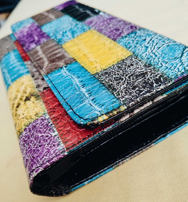 Голямо дамско  портмоне  артезания