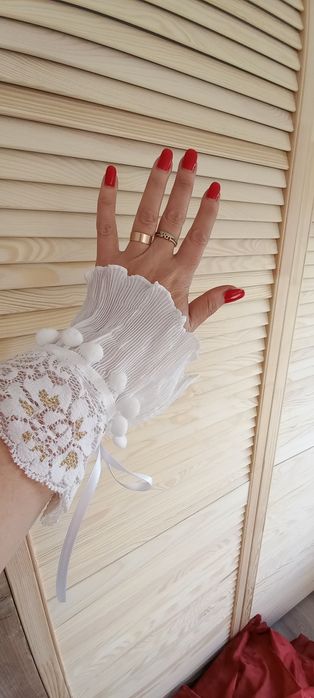 Set mansete si guler elegant!