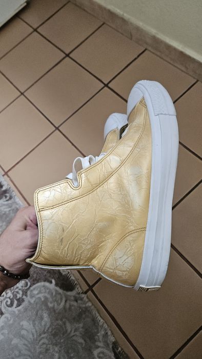 Златни бутикови Converse All Star