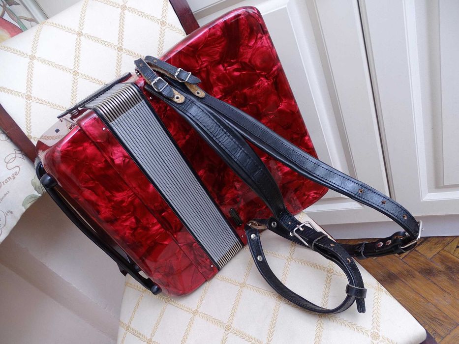 Нов акордеон Велтмайстер Каприс 40 баса