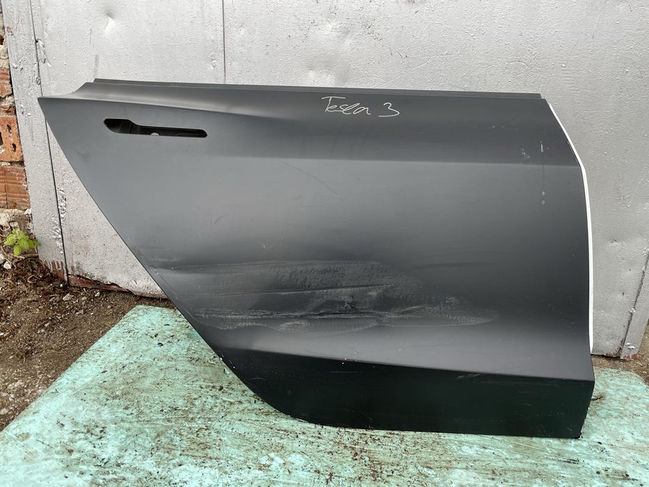 Задна дясна врата за Tesla 3 Тесла 3  2017-2023г
