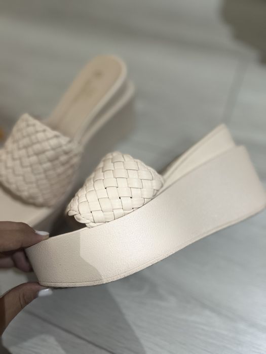 Летняя женская обувь