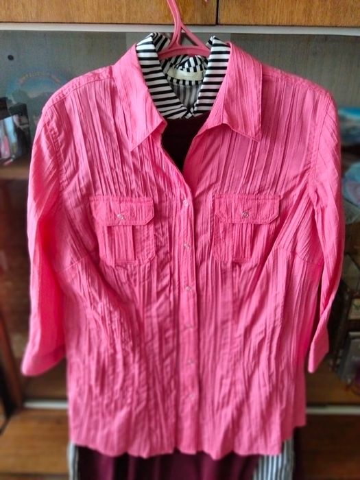 Женские вещи разные.