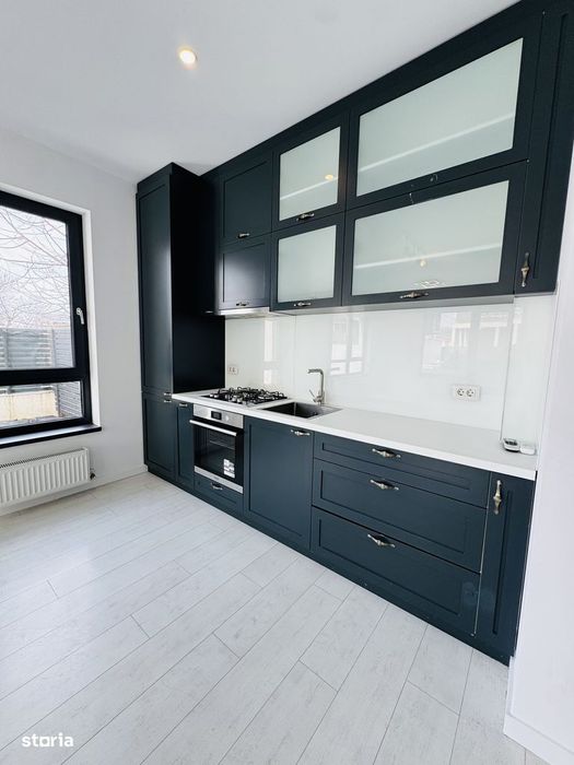 Închiriez apartament 3 camere, curte și loc de parcare