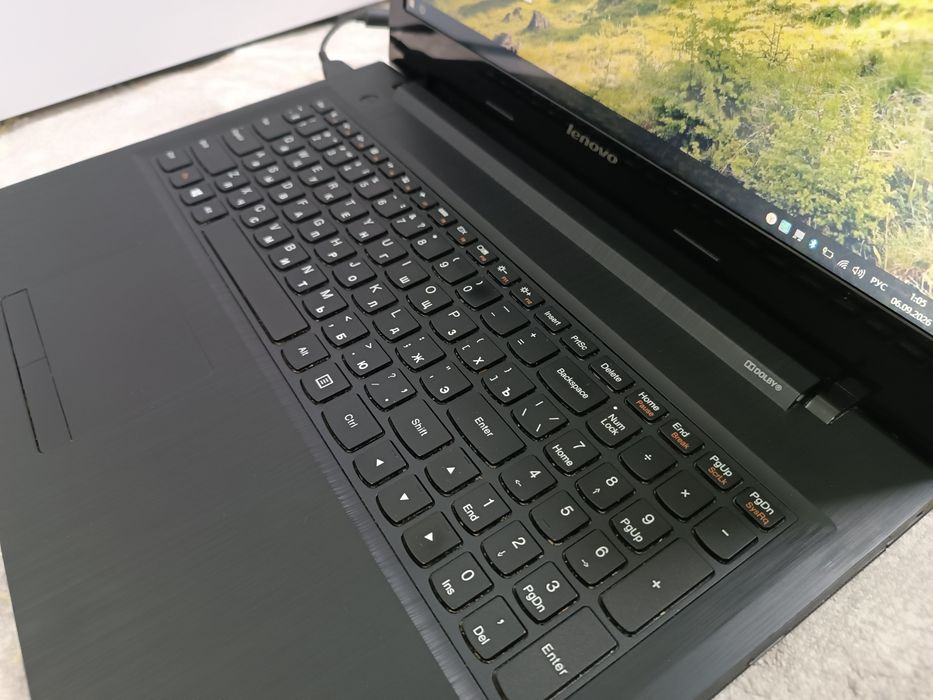 Ноутбук LENOVO 1TB Windows 10.
