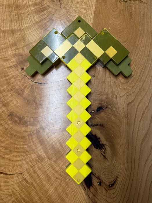Minecraft 2 în 1 Sabie Transformantă de Aur Tărâmător