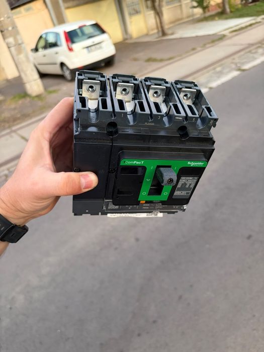 Schneider Electric ComPacT NSX100HB2 63A 4P – întreruptor automat profesional 3.80