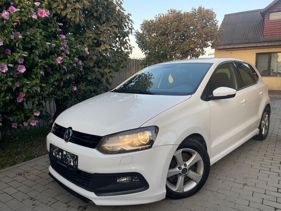 VOLKSWAGEN Polo
