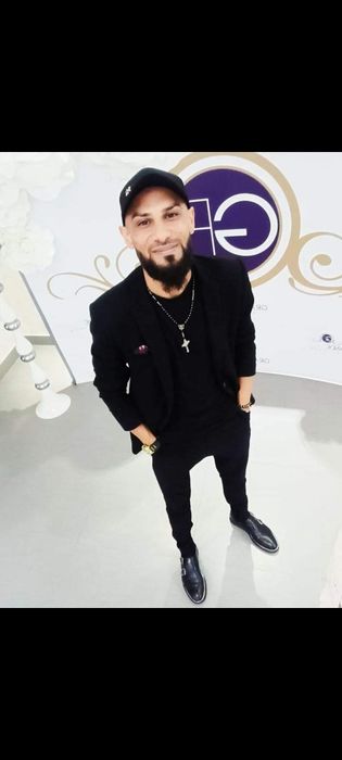 Formație pentru evenimente nunti botezuri sau dj pentru detalii sunatima mulțumesc