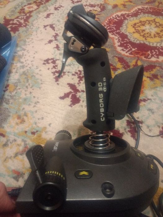 Vând  manetă Saitek CYBORG 3D USB