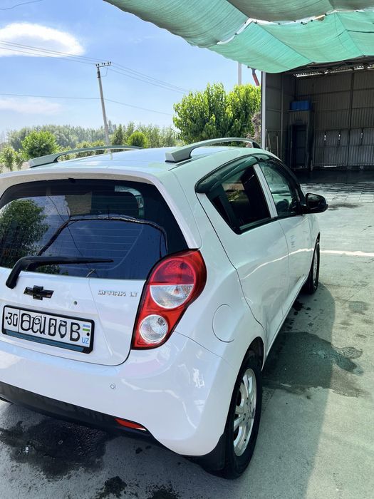 Chevrolet Spark 2017 A/T sotiladi