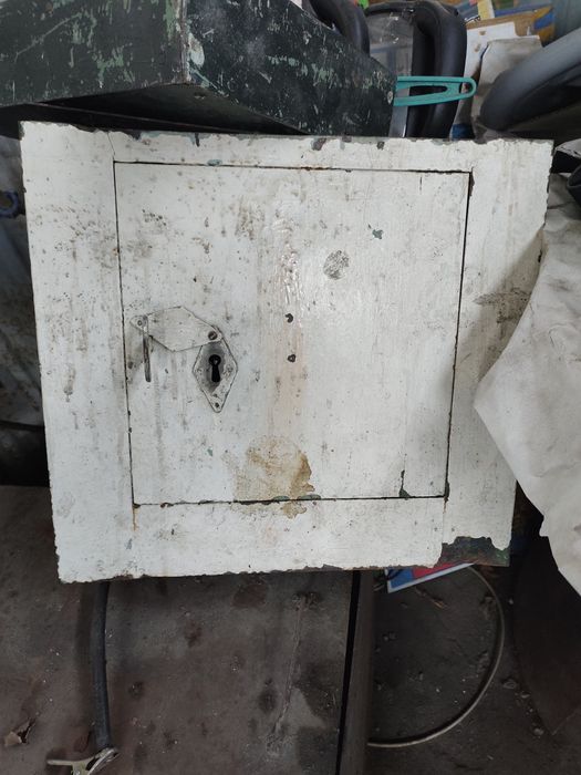 Продам железный сейф