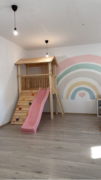 Casuta de joaca interior/exterior / Pat etajat lemn alb cu tobogan - practic noua, 3900 lei