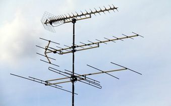 установка кронштейна  телевизор антенны