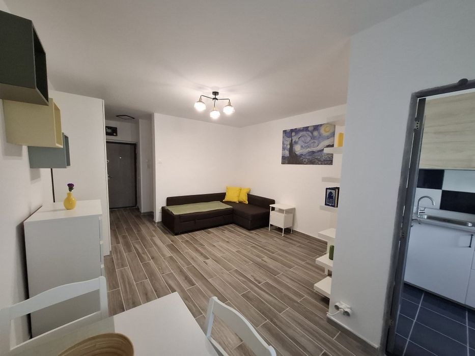 Particular inchiriez garsoniera str.Turda sector 1 complet renovata