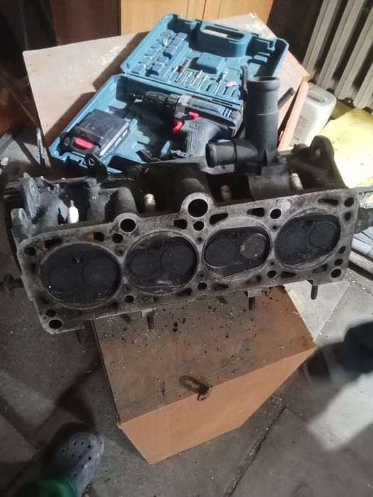 Головка Ауди 100 2.0 объём