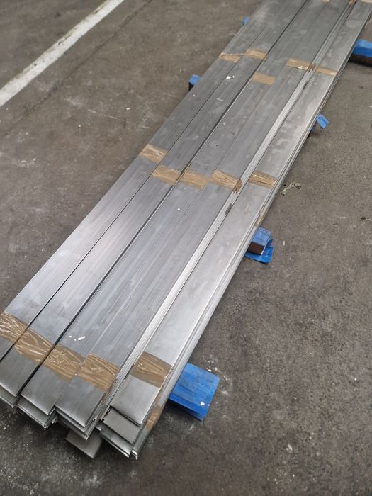 Vand 2 buc tablă de 3000x1500x1,5 si tablă decapată la fășii de 3m,2m,