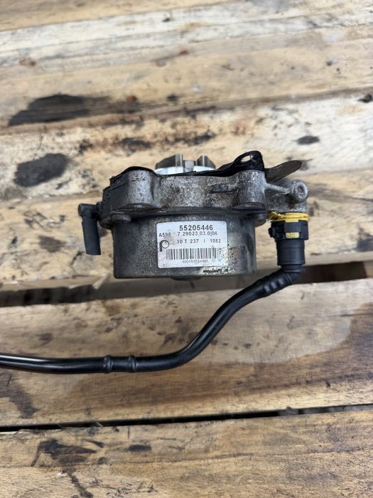 Вакуум помпа Pierburg за Opel / Fiat / Alfa Romeo 1.9 2.0 CDTI – 55205446