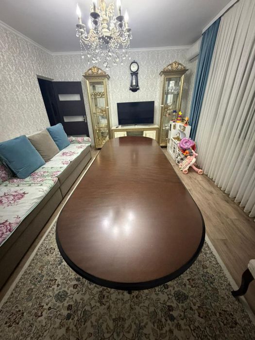 Продам гостиной стол