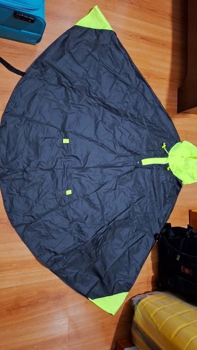 Pelerina noua pentru ploaie tip poncho