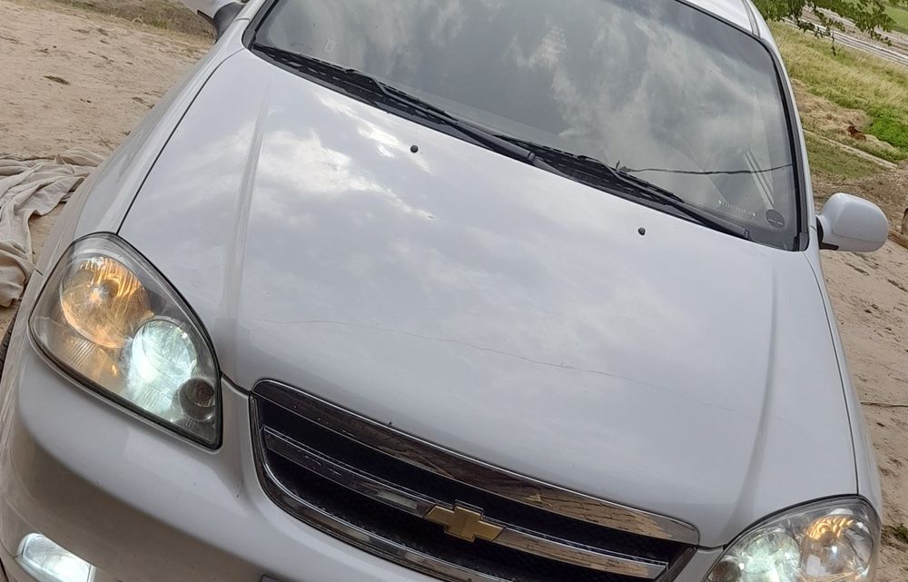 Lacceti Kapot radnoy aybi kuringan shu bitta burchak ozgina qayrilgan