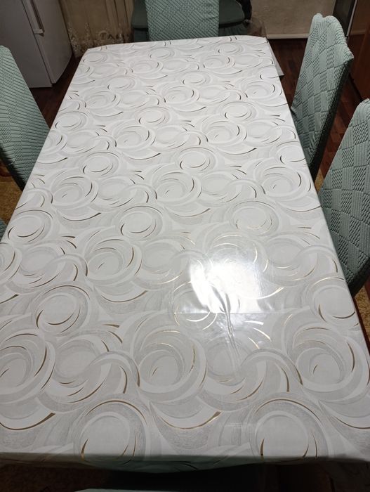 Продаётся стол со стульями