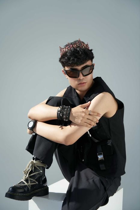 Корона в средневековом стиле. Доставка включена.