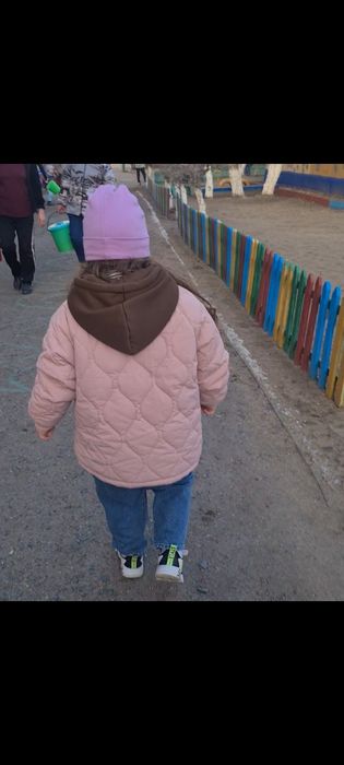 Продам курточку на девочку