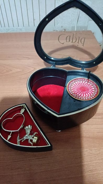 Продам шкатулку 2500