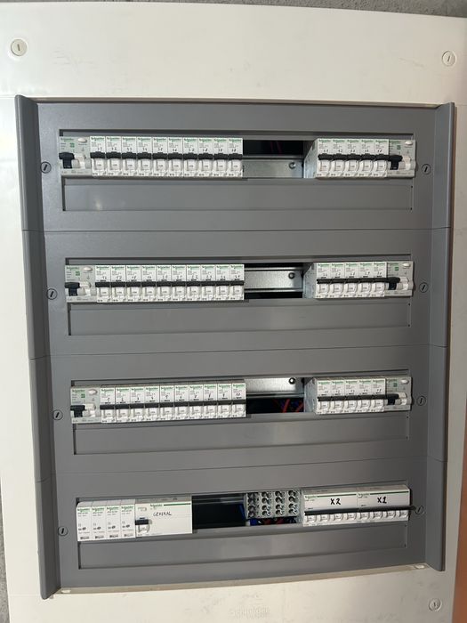 Electrician instalații electrice