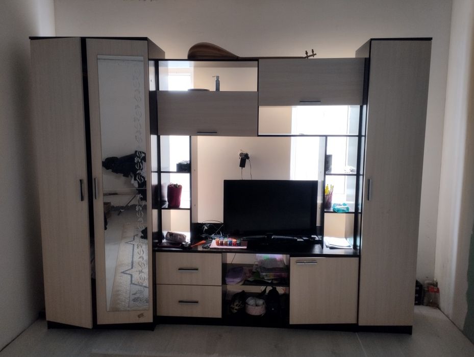 Продам горку для гостиной