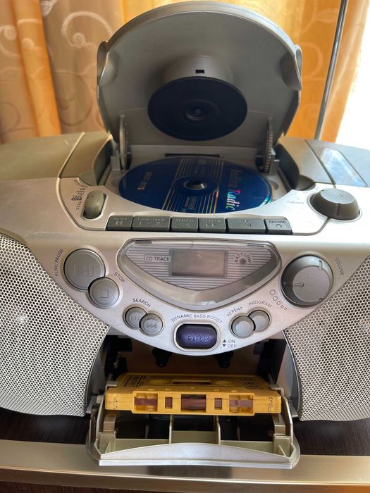 Радиокасетофон с CD Philips