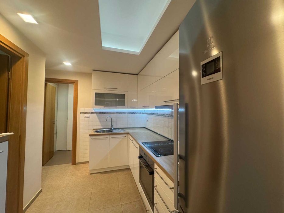 Дава се под наем Четиристаен апартамент в София, Оборище - 86 кв.м за 1240 € - Снимка #2