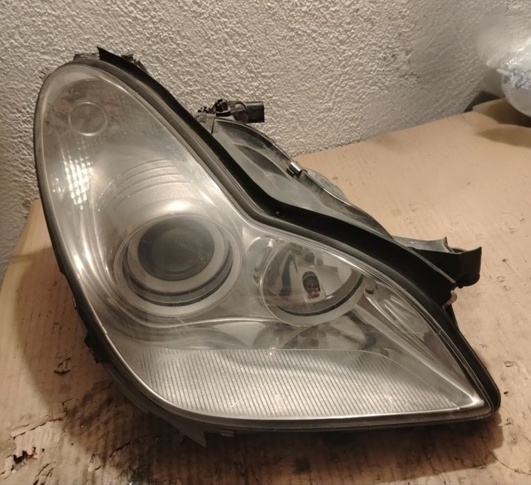 Десен ксенонов фар Мерцедес ЦЛС 219 / Mercedes CLS W219