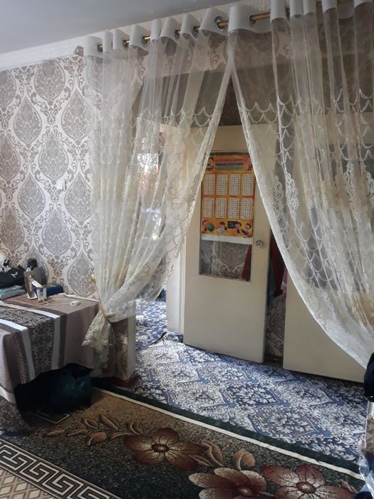 уй сотилади 2 хона . 3 этаж 24 000& ками бор