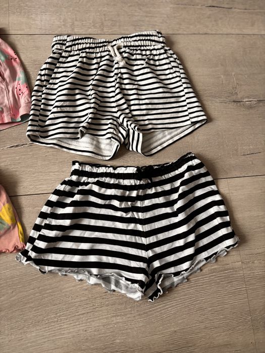 Lot pantaloni scurti h&m 3-4 ani