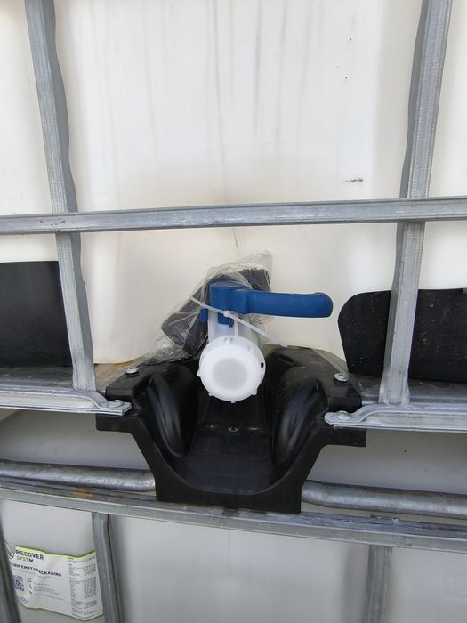 Бидони 1000 литра, един тон, Цистерни