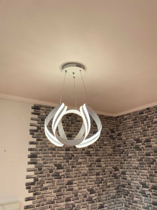 Продам люстру неоновую, подвесную