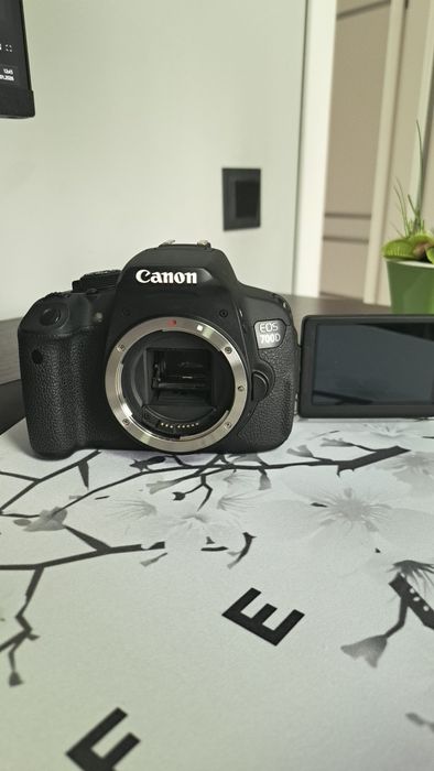 Canon EOS 700D + 18–135 IS STM