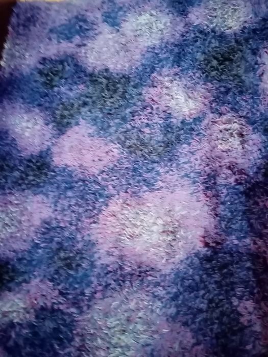 Covor de la Ikea, culoare mov cu lila.