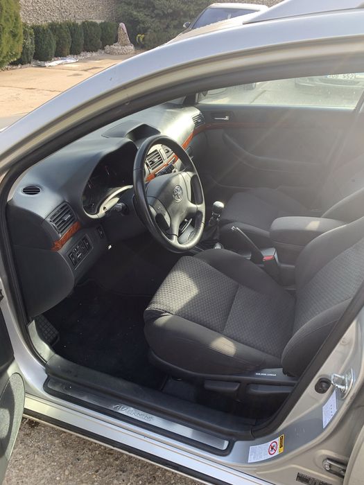 Dezmembrez toyota avensis 2006