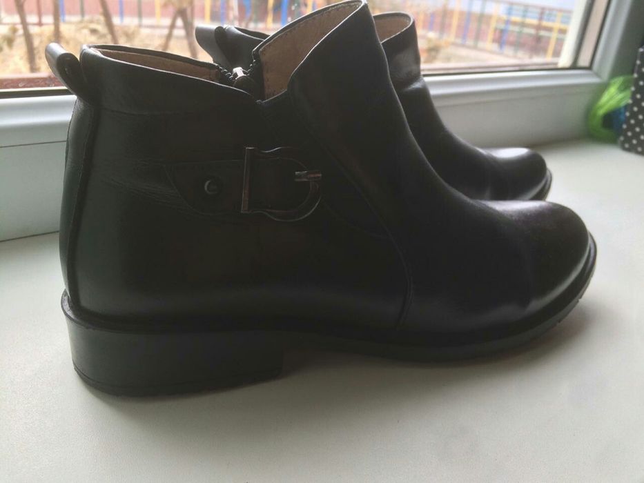 Продается осенние ботинки