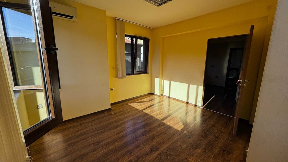 Дава се под наем Офис в Пловдив, Център - 60 кв.м за 380 € - Снимка #1