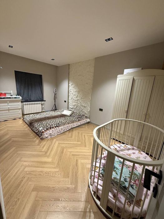 Продается 5-ти ком. кваотира, 113м2. Новостройка. Мирабадский р-н.