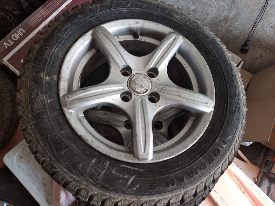 Продам зимний вместе с дисками