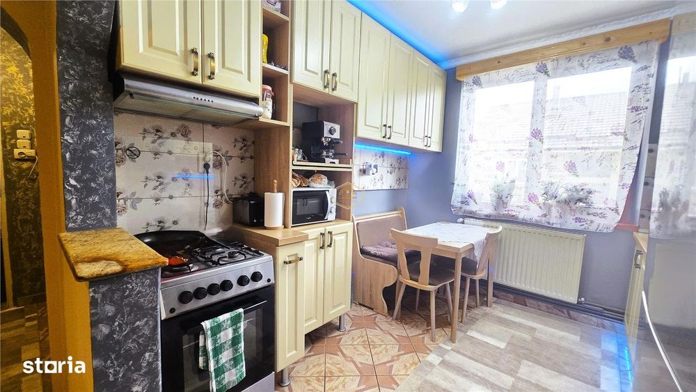 Etaj II | Apartament decomandat cu 2 camere in Livada