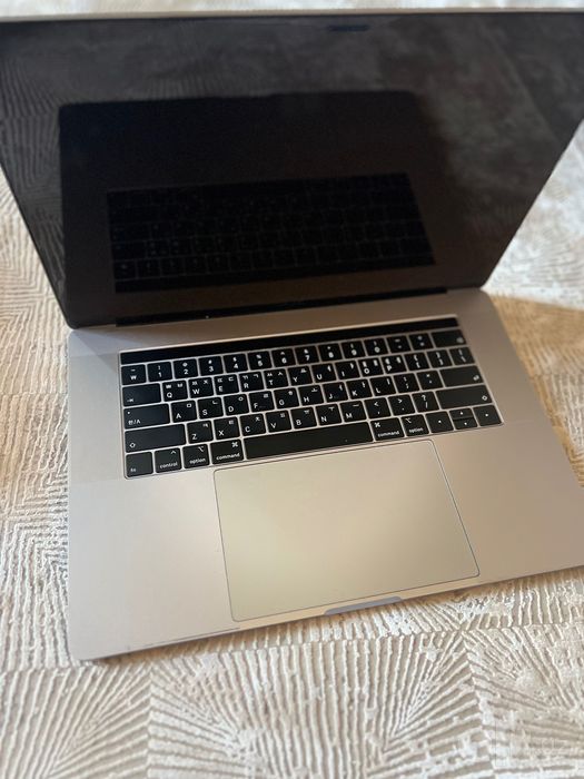 Mac book pro  i9  32 ram   512