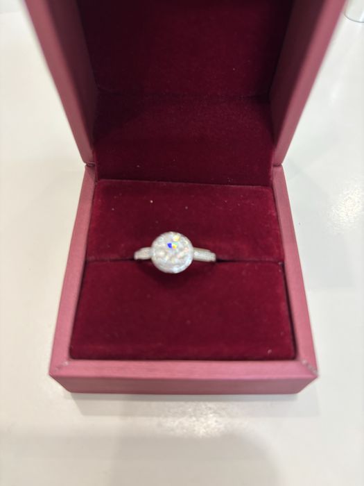 Продам кольцо. Серебро с выращенным брилиантом